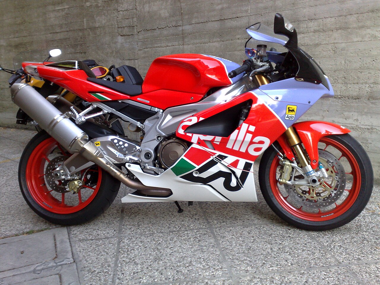 Aprilia RSV 1000 R motorsykkel