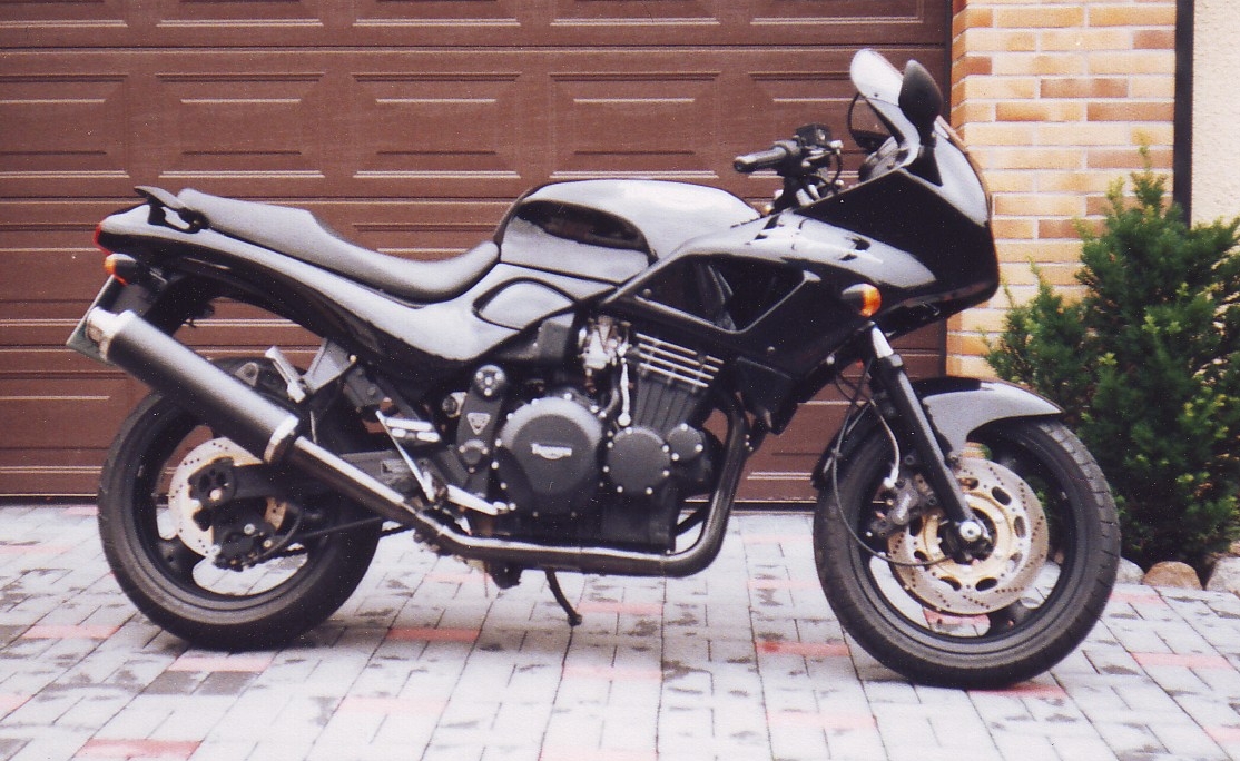 Triumph Sprint 900 motorsykkel