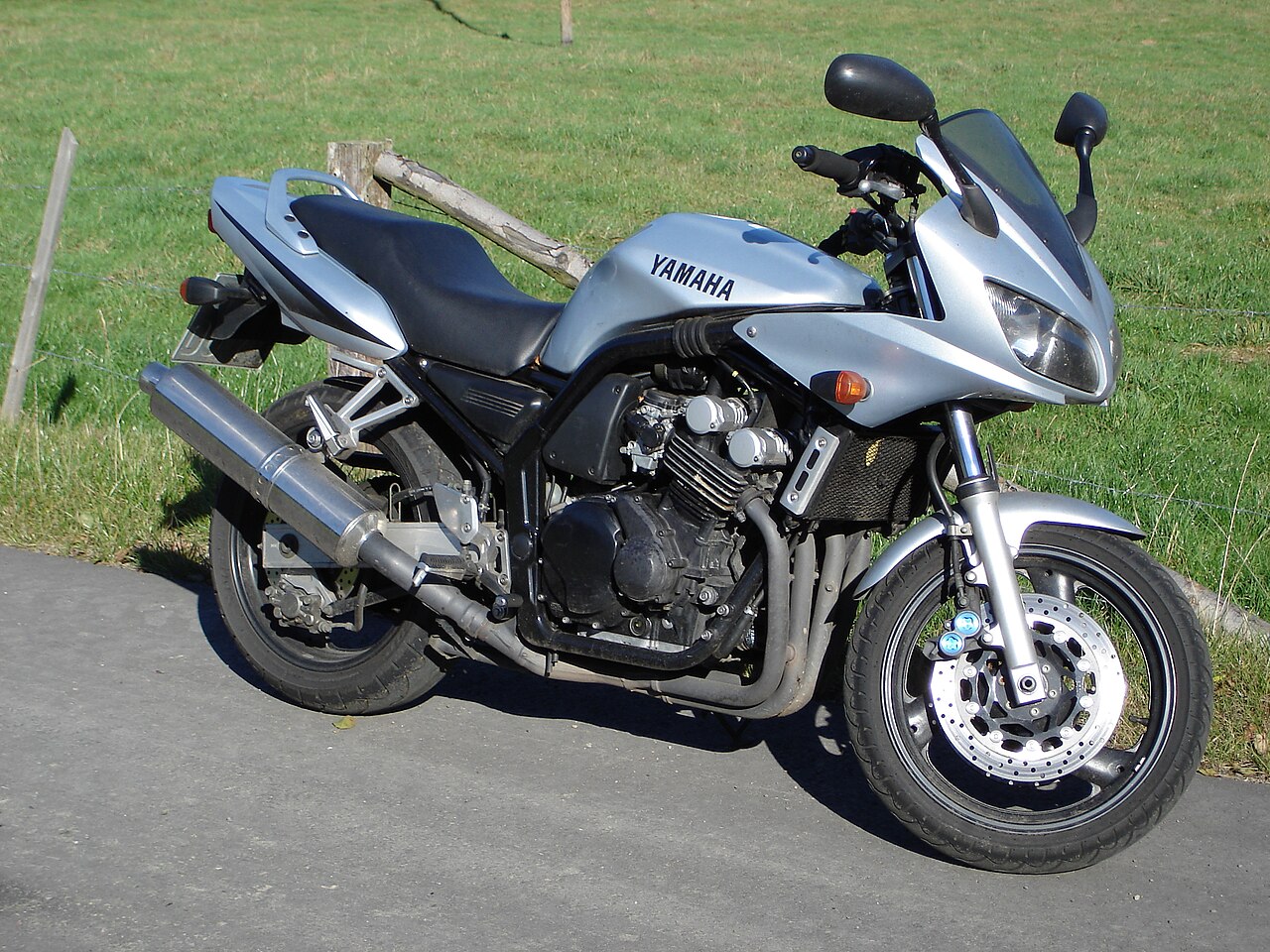 Yamaha FZS600 Fazer motorsykkel